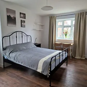 https://brand-new-double-bedroom-5-min-to-central-line-sharing.cambridgehotelsuk.com