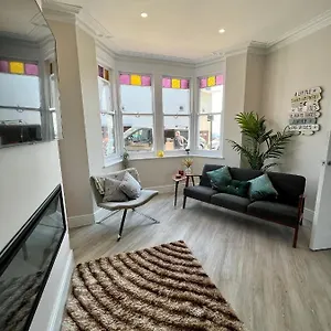 https://cliffs-pavilion-2-bedroom-apartment.cambridgehotelsuk.com